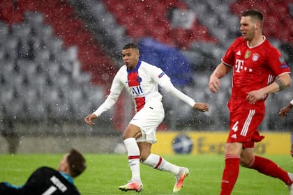 Kylian Mbappe anotó dos de los goles del PSG ante Bayern Munich, en Alemania.