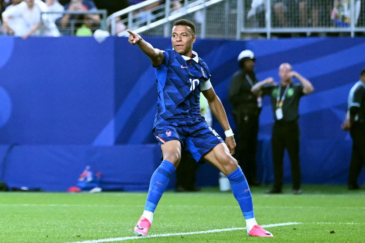 Mbappé brilhou quando a França ultrapassou o atraso de duas horas e derrotou o Iraque