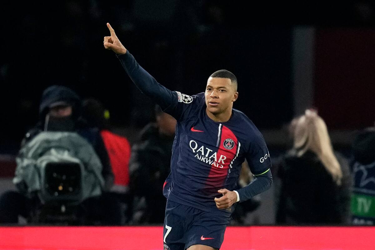 Kylian Mbappé celebra tras anotar un gol para Paris Saint-Germain; el delantero francés es uno de los artilleros de la Champions, con 8 tantos