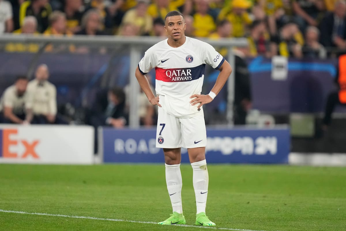 Kylian Mbappé, con la camiseta de PSG, su anterior club: la entidad gala desoyó una orden de la Liga de Francia para pagarle 55 millones de euros al futbolista, hoy en Real Madrid