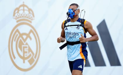 Kylian Mbappé, con la "máscara milagrosa"