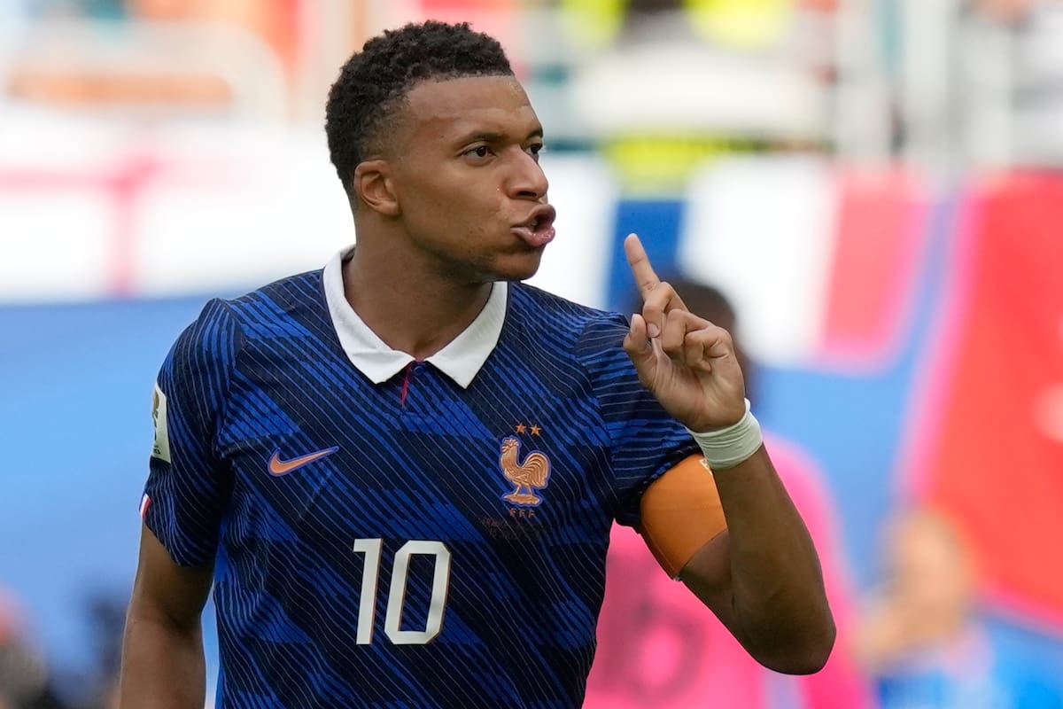 Kylian Mbappé, de Francia, festeja tras anotar el tercer gol de su equipo ante Inglaterra, en el encuentro por el tercer puesto del Mundial