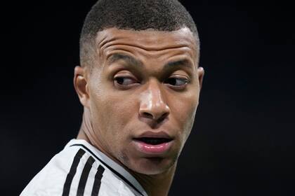 Kylian Mbappé del Real Madrid durante el partido contra el Barcelona en la Liga española, el sábado 26 de octubre de 2024, en Madrid. (AP Foto/Bernat Armangue)