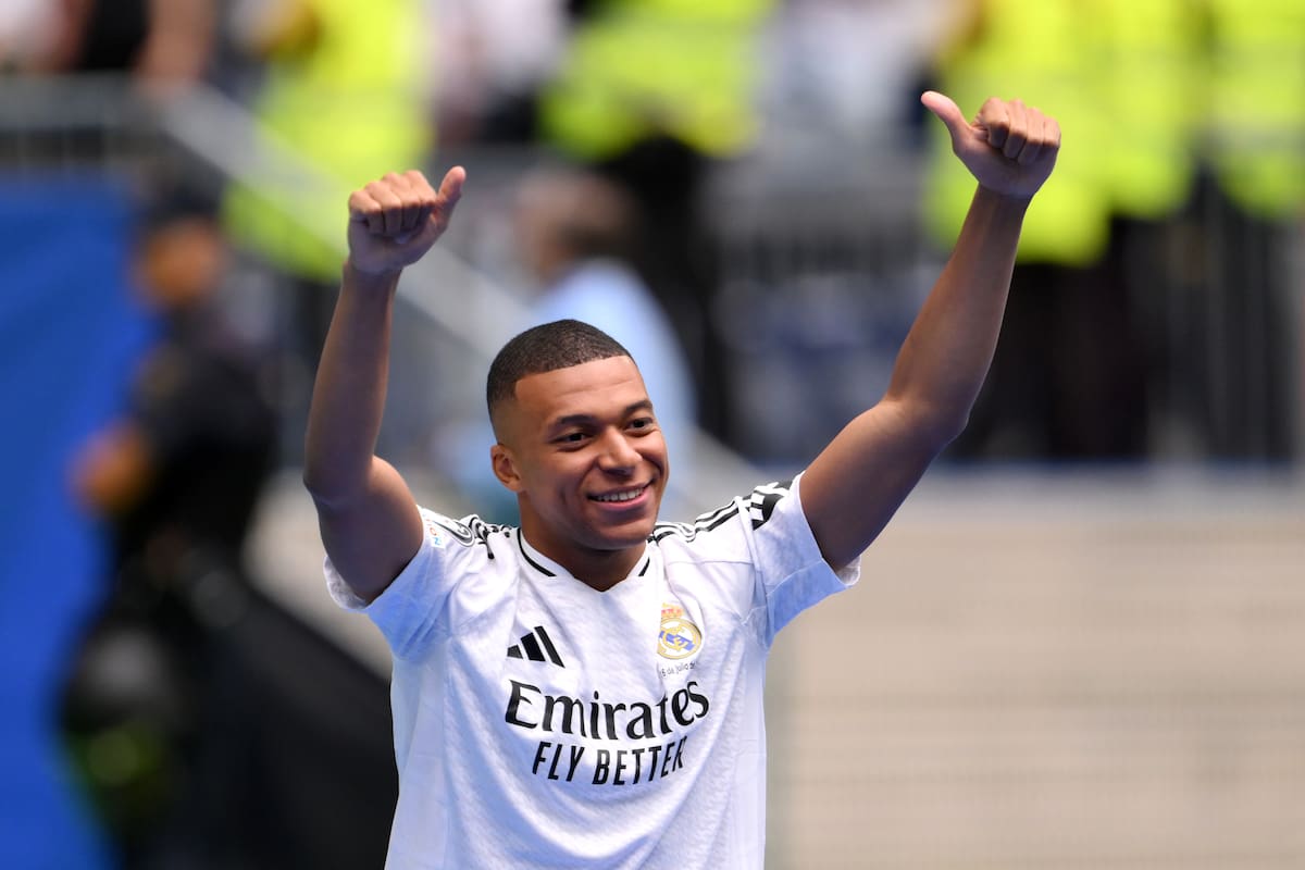Kylian Mbappé en el estadio Santiago Bernabéu en su presentación pública como nuevo integrante del Real Madrid