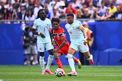 Kylian Mbappe, en modo asistidor, hizo su aporte para el muy buen triunfo de Francia