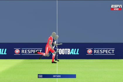 Kylian Mbappé escapó al gol del empate por la izquierda, pero el VAR detectó el offside... de una rodilla