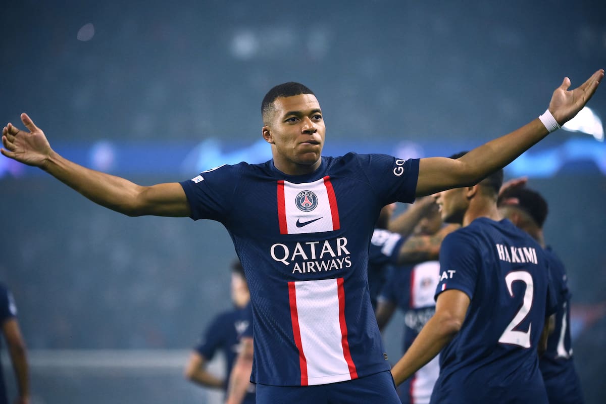 Kylian Mbappé festeja: es la figura indiscutible de PSG-Juventus, con su doblete para el 2-0 de su equipo