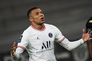 Kylian Mbappe hizo felices a los hinchas y a Messi confirmando que seguirá en PSG