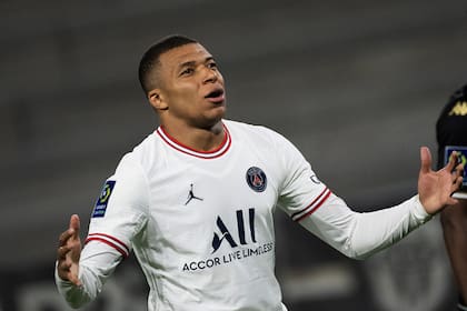 Kylian Mbappe hizo felices a los hinchas y a Messi confirmando que seguirá en PSG