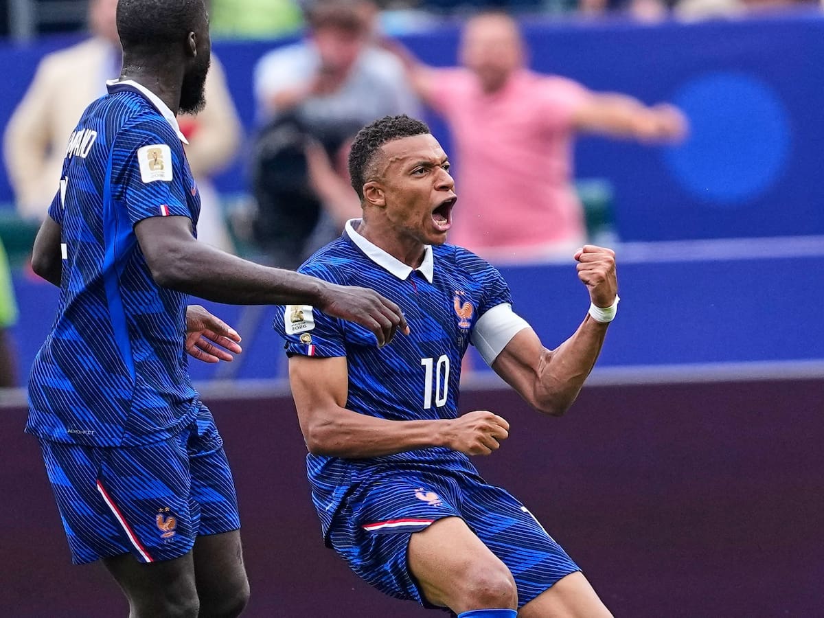 Kylian Mbappé sigue imparable y mantiene una carrera mano a mano con Messi por el récord histórico - LA NACION