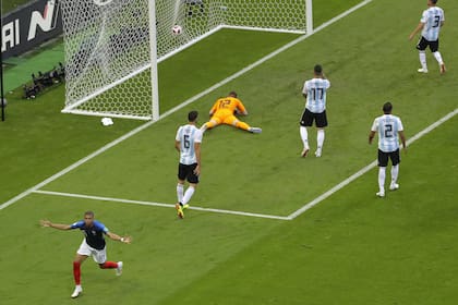 Kylian Mbappé marcó dos goles en su último enfrentamiento frente a la selección argentina, en el Mundial de Rusia