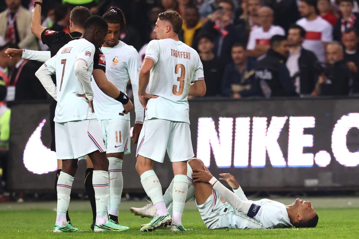 Kylian Mbappé marcó el gol de Francia frente a Turquía pero los compañeros no pudieron festejarlo junto al capitán, que no pudo continuar el partido de la Liga de Naciones.