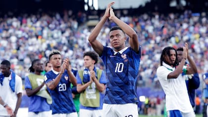 Kylian Mbappe mostró todo su talento en la goleada de Francia por 3-0 ante Suecia (Photo by Marcel Bonte/Soccrates/Getty Images)