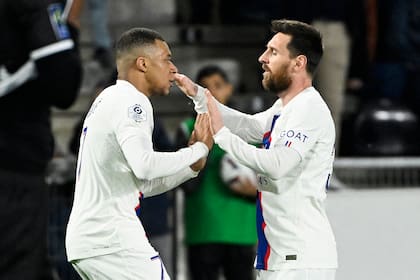 Kylian Mbappé y Lionel Messi, una pareja de ataque letal entre asistencias y goles; el francés recibió 18 veces del argentino antes de convertir en PSG, algo que ocurrió en el 2-0 a Angers por la liga de Francia.