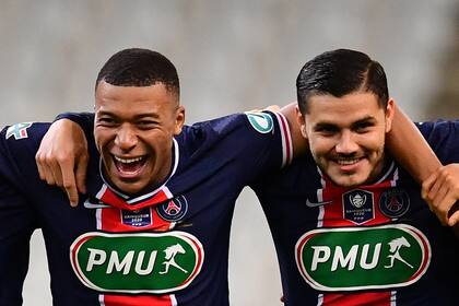 Kylian Mbappe y Mauro Icardi, los autores de los goles en la final que PSG le ganó a Mónaco para alzar otra vez la Copa de Francia