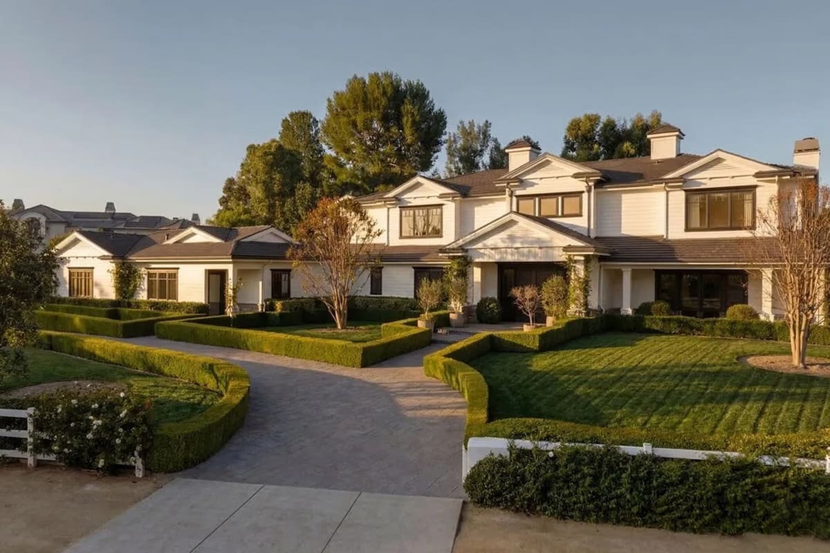 Kylie Jenner rebaja 2,3 millones de dólares el precio de su mansión en Hidden Hills, semanas después de ponerla a la venta