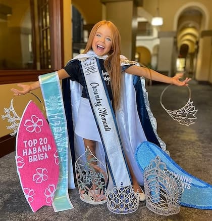 Kynlee se posicionó como "modelo" en las redes debido a los concursos de belleza en los que participó; mientras tanto, su madre, rechaza las críticas
