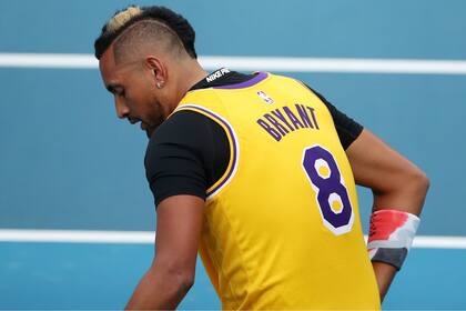 Kyrgios, con la camiseta de Bryant antes de jugar contra Nadal en Melbourne