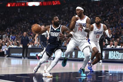 Kyrie Irving fue fundamental para que Dallas reconstruyera una ventaja de 18 puntos que se había reducido a seis