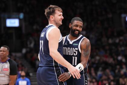 Kyrie Irving sólo tiene palabras de elogios para con Luka Doncic, en una sociedad que busca darle el anillo a Dallas Mavericks en la NBA.