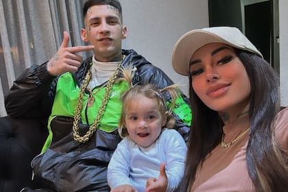 L-Gante y Tamara Báez juntos, cuando Jamaica fue internada