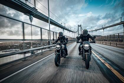 L nueva Vitpilen 401 de Husqvarna viene con un único faro led con anillo de luz diurna