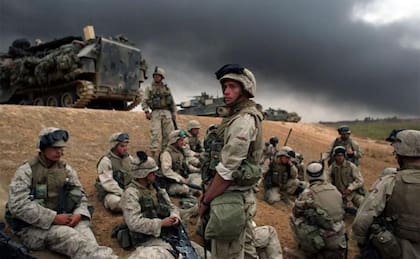 La 1.ª División de Marines preparándose para desplegarse cerca de Bagdad en abril de 2003