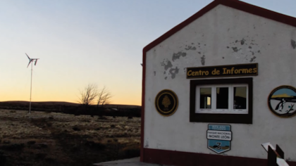 La Administración de Parques Nacionales instaló molinos eólicos en distintos parques nacionales patagónicos, como el de Monte León, en Santa Cruz (foto)