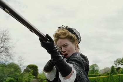 Emma Stone es una noble caída en desgracia que busca conquistar a la soberana británica (Olivia Colman) en la sátira de Yorgos Lanthimos, candidata a diez premios de la Academia