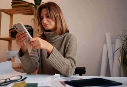 La AB 1609 de California exige reglas para chatbots y atención humana en grandes empresas privadas