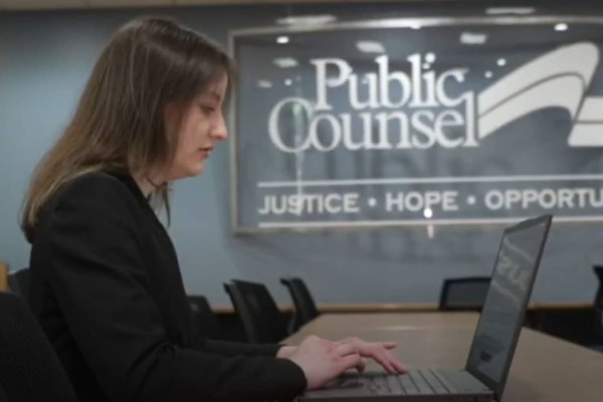 La abogada especializada en inmigración consideró "amenazante" el contenido del mensaje del DHS