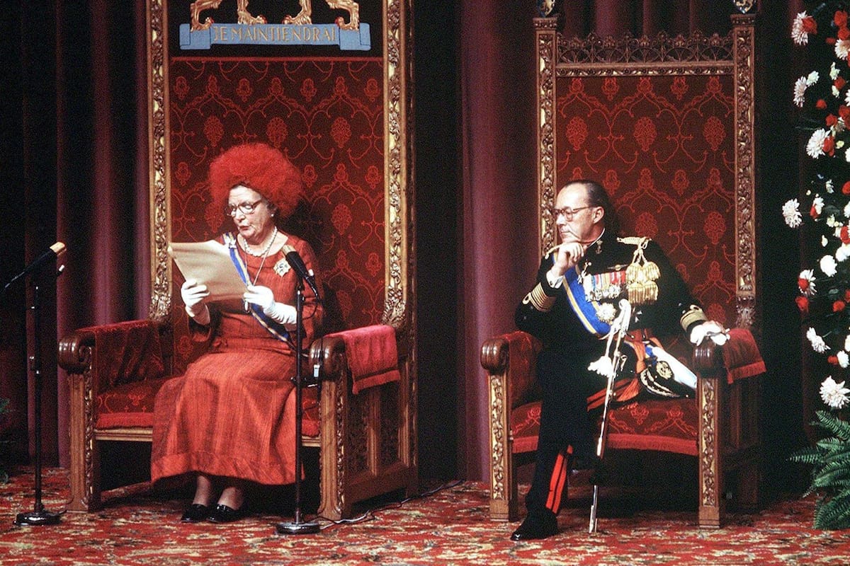 La abuela del rey Guillermo de Holanda, desolada por las continuas infidelidades de su marido, cayó rendida a los pies de una hechicera; La historia de un matrimonio que se mantuvo unido a pesar de los escándalos