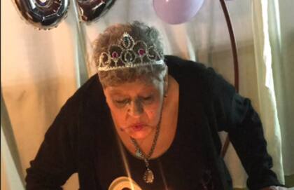 La abuela, que cumplió 69 años, finalmente pudo soplar las velitas junto a su familia y amigos