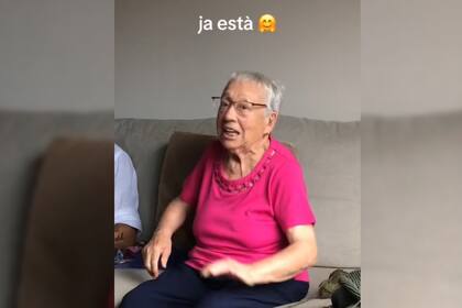 La abuela se convirtió en viral (Captura video)