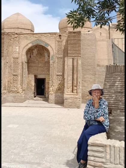 La abuelita mochilera en Uzbekistán, país de Asia central (Foto: Instagram/@abuelitamochilera)