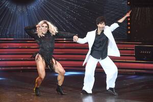 La Academia: con un sugestivo cambio de género, Flor Vigna y Facu Mazzei abrieron la ronda de música disco