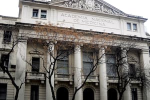 La Academia Nacional de Medicina está ubicada en la intersección de las avenidas Las Heras y Coronel Díaz