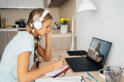 La Academia Virtual estará disponible inicialmente para alumnos de cuarto, quinto y noveno a duodécimo grado; el distrito proyecta expandir el programa a la escuela intermedia durante el ciclo 2027-2028