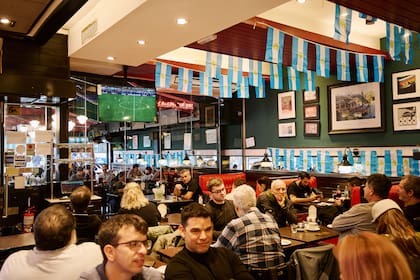 La Accademia della Pizzería, ubicada en la esquina de avenida Cabildo y Juramento, espera llenarse