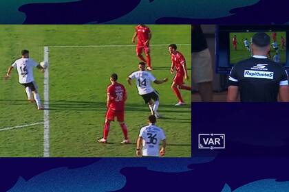 La acción de la polémica: la mano de Watson que Amiconi sancionó con penal para Barracas en tiempo de descuento