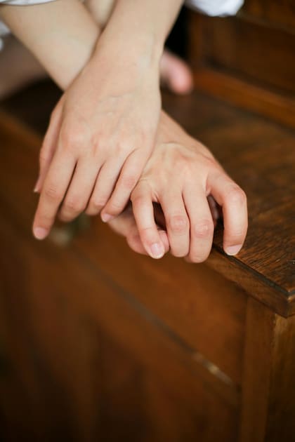 La acción de tocar madera es una tradición antigua que se remonta a los celtas en el siglo VIII a.C
