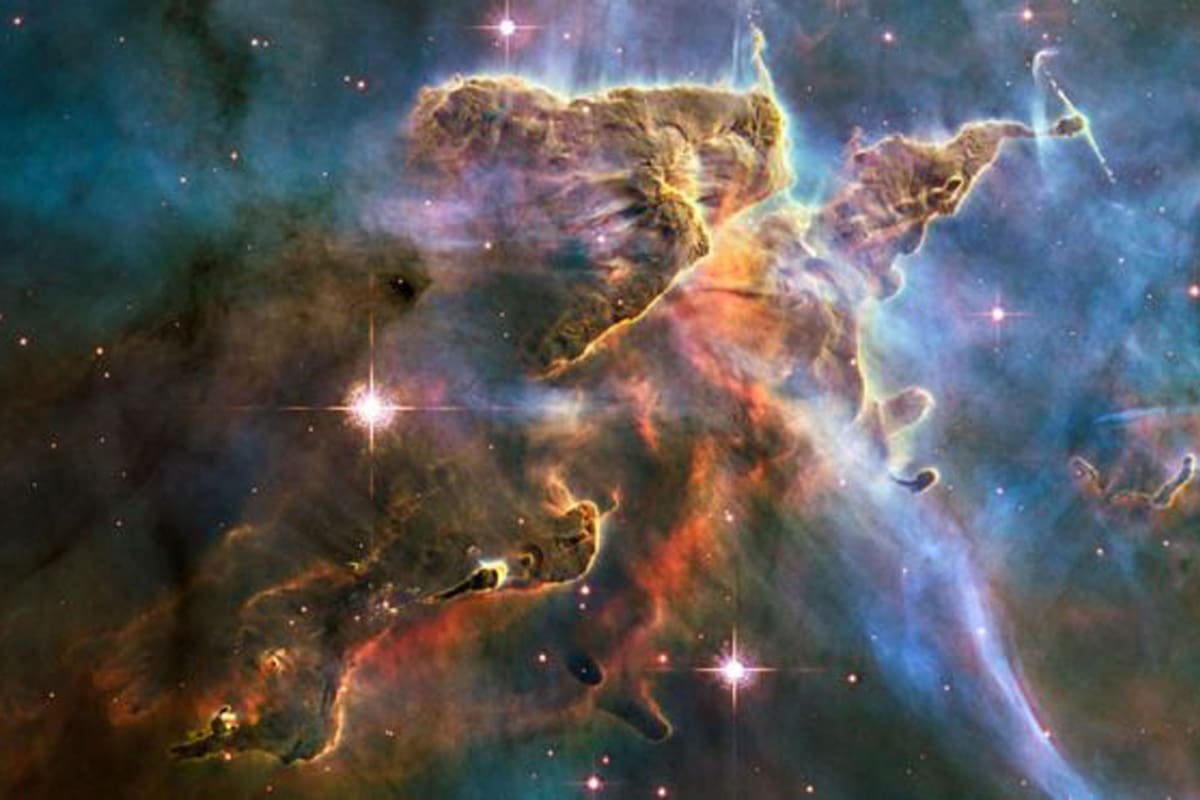 La aceleración de la expansión del universo no puede explicarse, en el contexto de la relatividad general de Einstein, sin la existencia de una forma de energía desconocida.