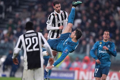 La acrobacia de Cristiano Ronaldo, quien marcó uno de los goles más lindos en la Champions League