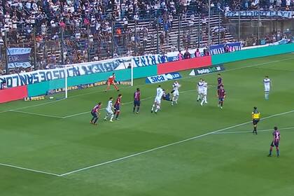 La acrobacia eficiente de Adam Bareiro: golazo de San Lorenzo para el 1-0 definitivo sobre Gimnasia en La Plata, por la Liga Profesional; el Ciclón se esperanza con disputar la Copa Sudamericana.