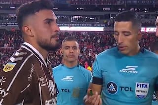 La curiosa protesta del capitán de Platense contra el árbitro que se viralizó en las redes