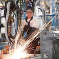 En junio, la economía creció 0,8% mensual y 2,7% interanual