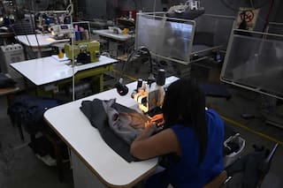 La UIA advirtió que la actividad industrial cayó en abril