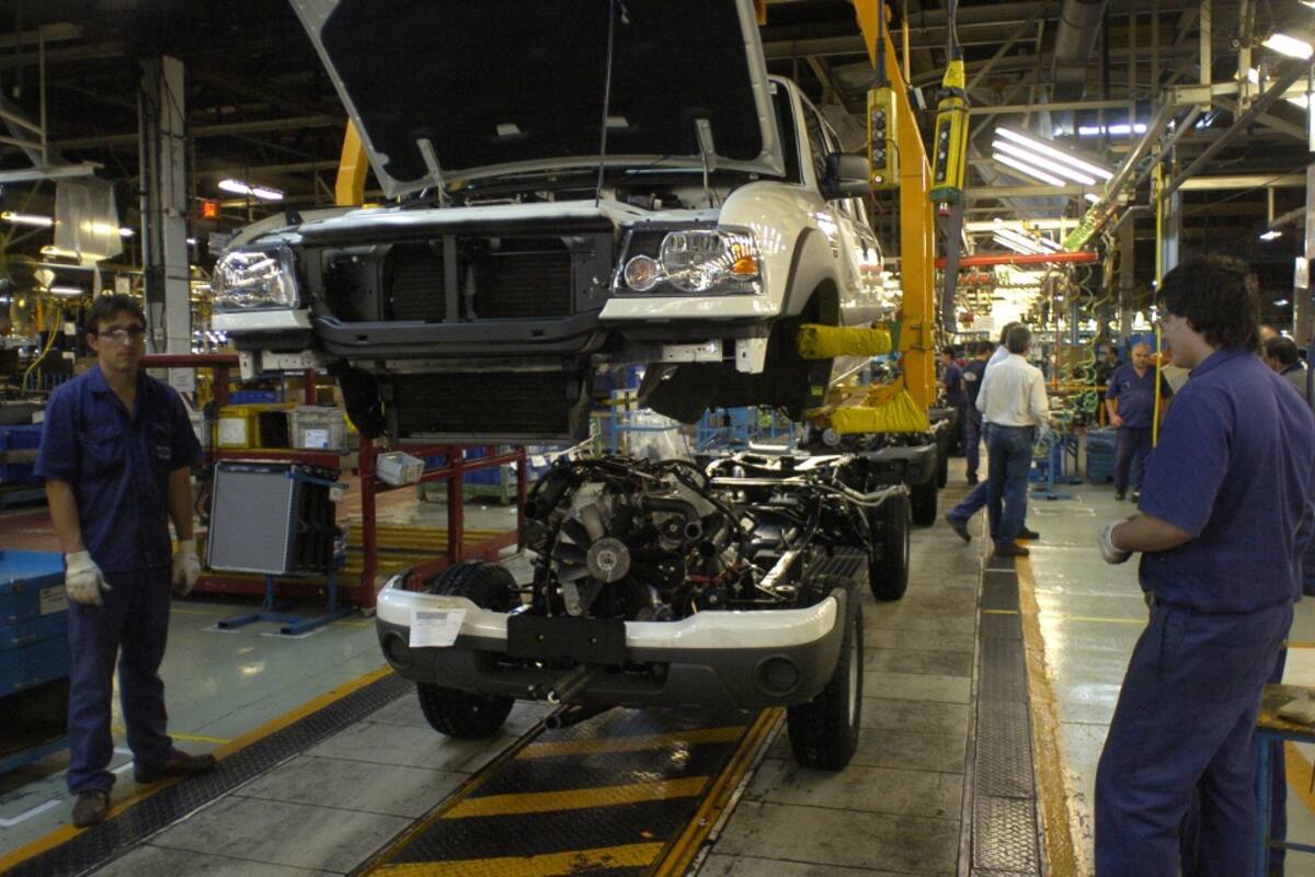 La actividad industrial cayó por segundo mes consecutivo