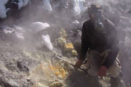 La actividad volcánica de la zona, junto a su ubicación, la ha convertido en un manantial de nuevos minerales, que los científicos han ido descubriendo en los últimos años