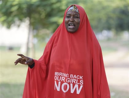La activista Aisha Yesufu, símbolo del clamor por la vuelta de las estudiantes